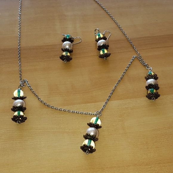 Necklace & Earrings set. - Picture 1 of 1